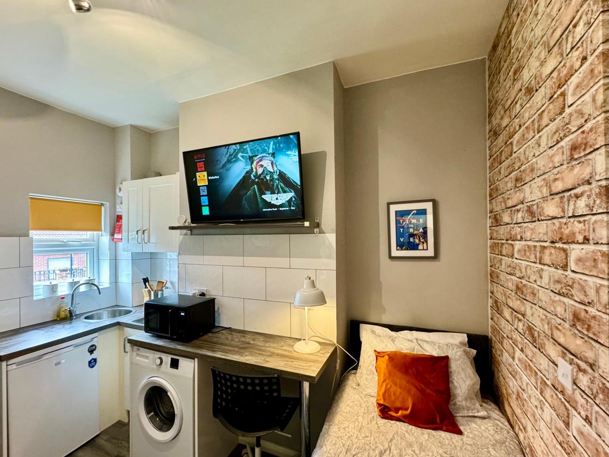 Limpenny Studio - Cityscape Cozy Corner Nottingham Bagian luar foto